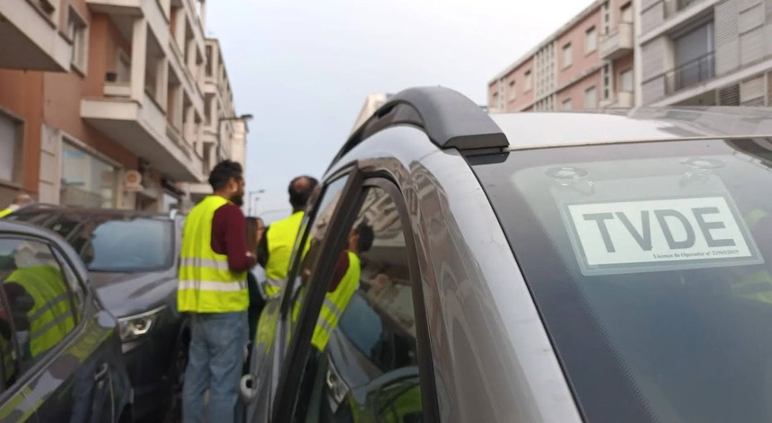 "Não compensa". Motoristas de TVDE em protesto por melhores condições e aumentos