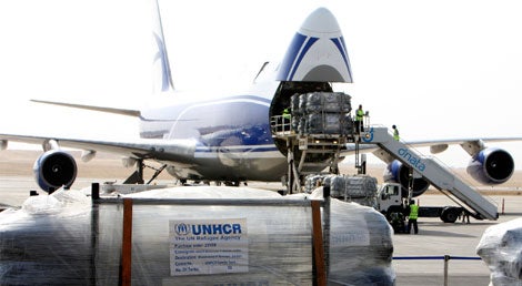 Avi&atilde;o com ajuda da ACNUR em Arbil, Curdist&atilde;o iraquiano, com aux&iacute;lio para 1,45 milh&otilde;es de deslocados iraquianos. A opera&ccedil;&atilde;o da ACNUR durou 10 dias entre 20 e 30 de agosto de 2014 e distribuir 2,4 toneladas de ajuda (Foto:Reuters)