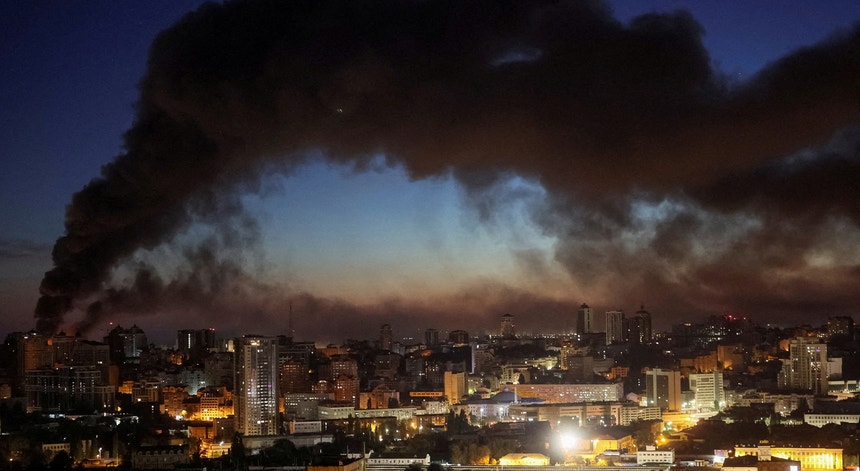 Imagem de Kiev ataca refinaria russa após anúncio de acordo pelos EUA