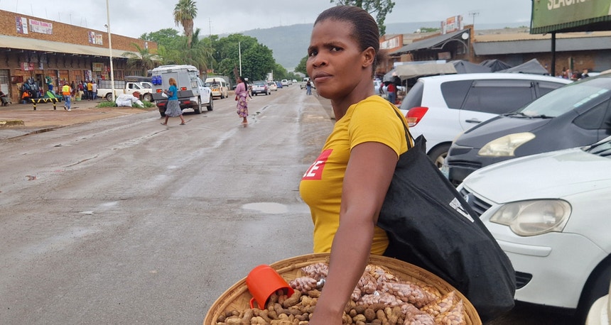 Imagem relacionada com a notícia: Vizinhos sul-africanos olham para Moçambique com atenção