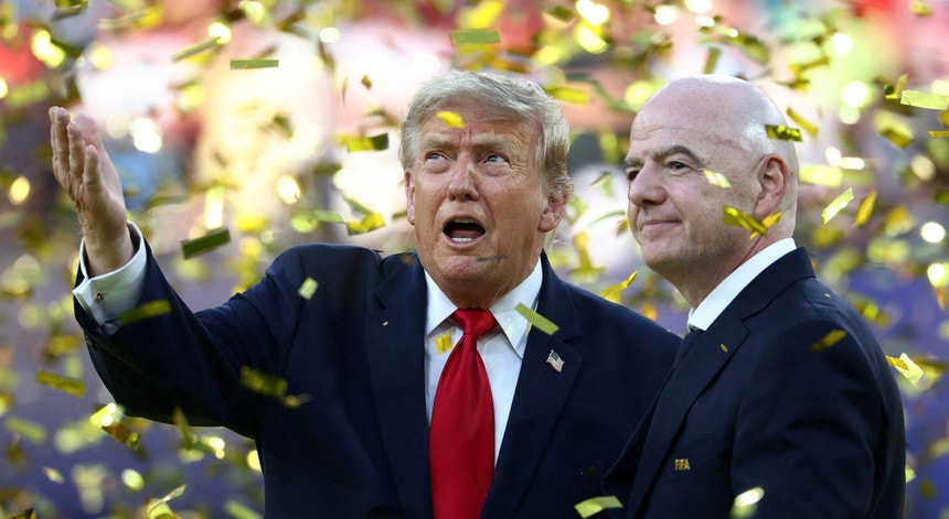 Trump sai em defesa de Infantino e adverte FIFA contra "erro terrível"