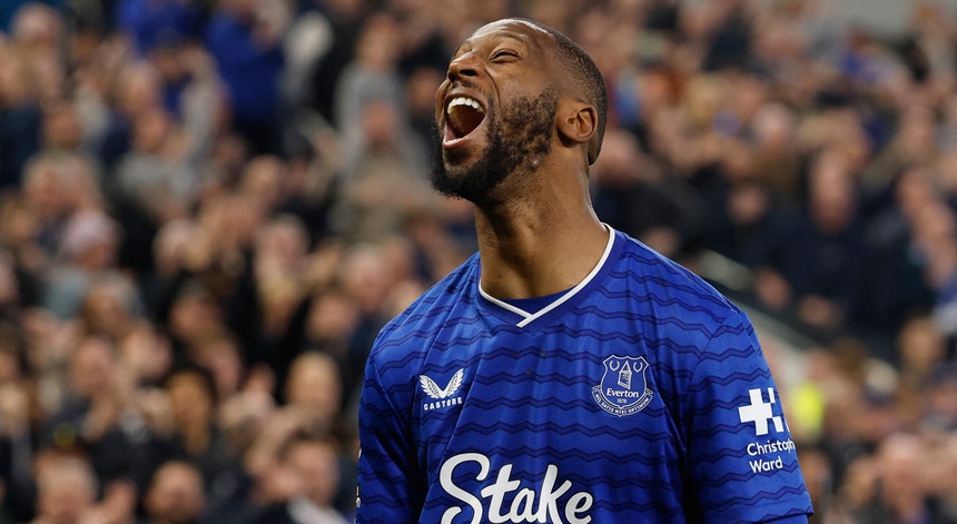 Imagem de Beto brilha na vitória do Everton sobre o Chelsea