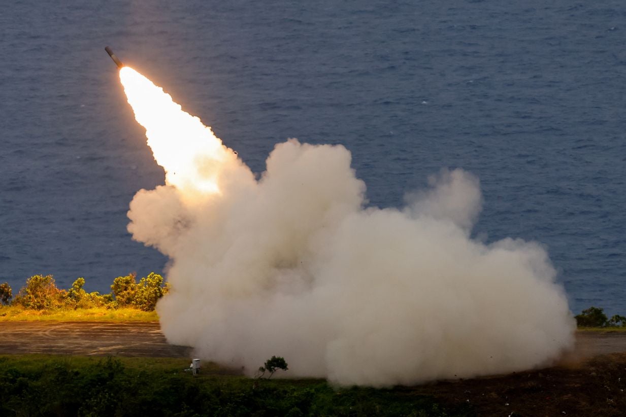 Japão instala primeiro míssil de longo alcance desenvolvido no país