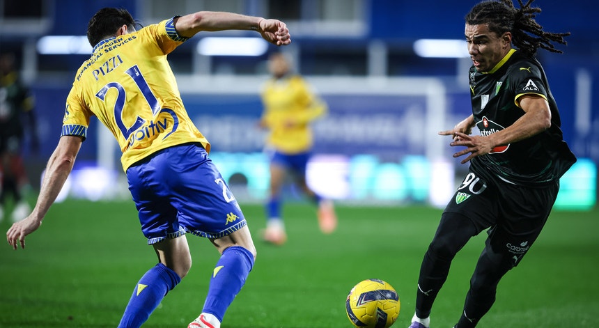 Imagem de Tondela arranca empate no Estoril