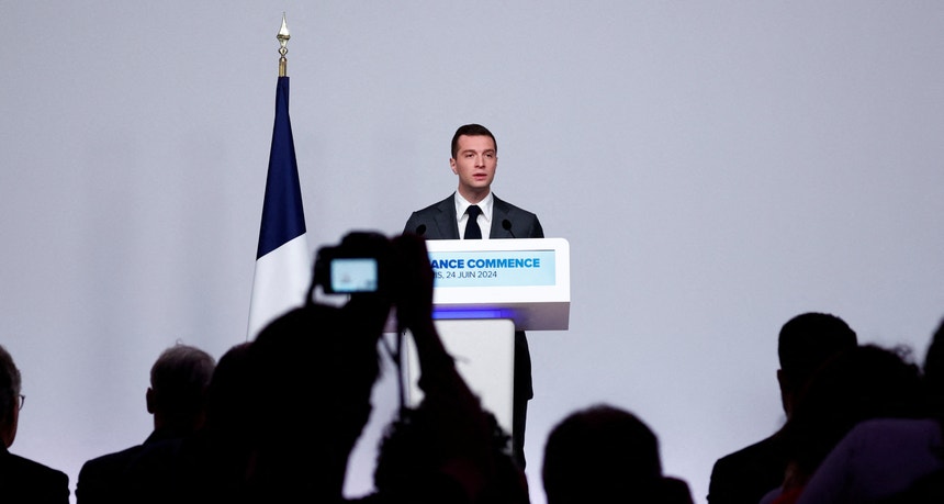 Jordan Bardella, líder do Rassemblement National, na conferência de imprensa de apresentação do programa do seu partido para as eleições legislativas em França. 
