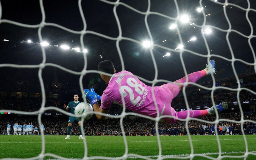 Manchester City e Liverpool seguem em frente na Taça da Liga inglesa
