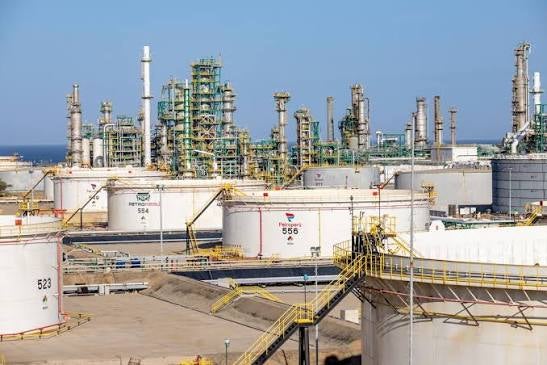 Peru descarta "categoricamente" privatização total da petrolífera Petroperú