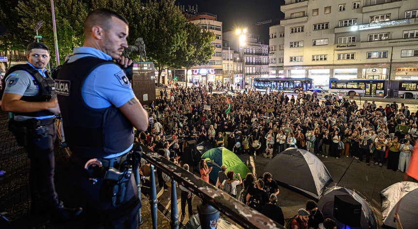 Dezenas de feridos em confrontos entre manifestantes e polícia no Porto