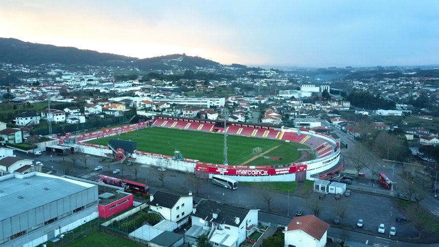 O cenário está pronto para receber o jogo desta noite
