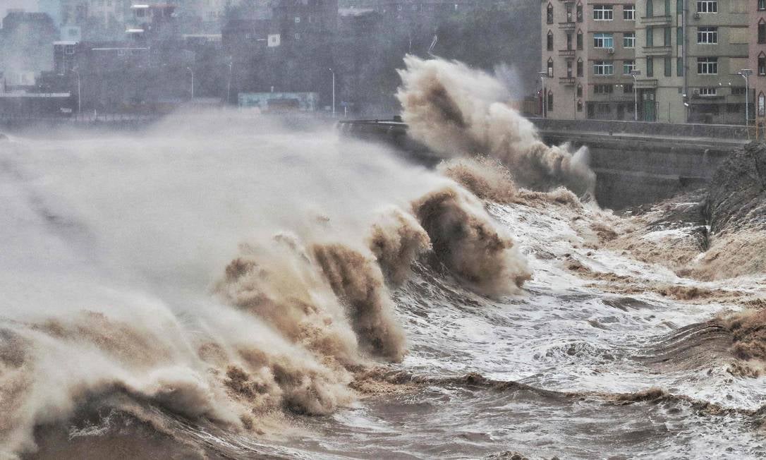 Província chinesa de Zhejiang retira mais de 10.000 pessoas devido ao tufão Dolphin