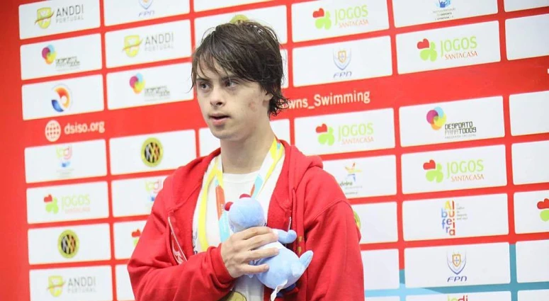 Vicente Pereira conseguiu a medalha de ouro nos 50 metros mariposa
