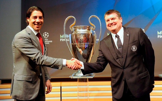 Rui Costa e o diretor-executivo do Chelsea

