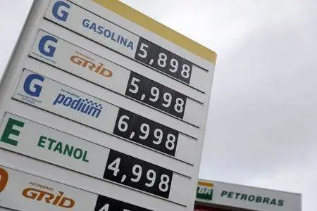Governo Lula quer usar receitas do petróleo para baixar preço dos combustíveis
