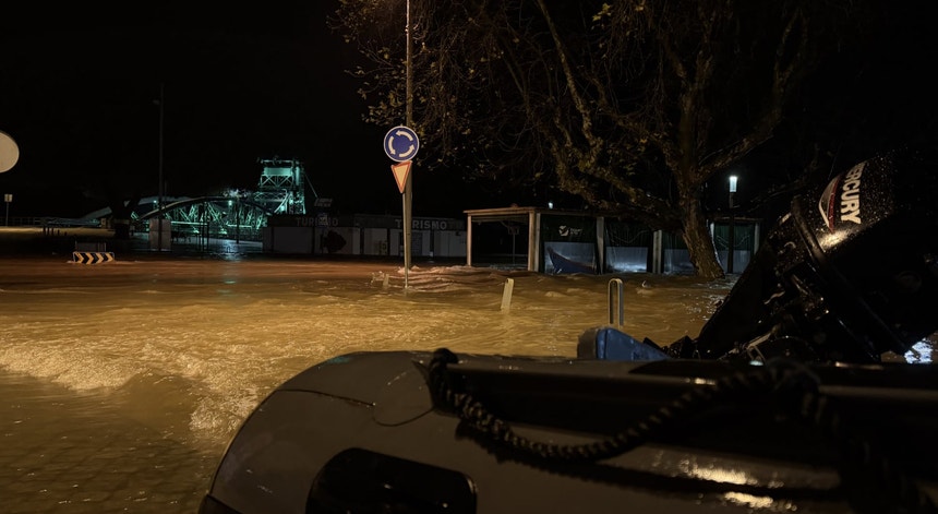 Água continua a subir em Alcácer do Sal