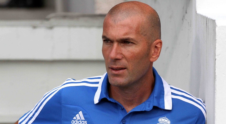 Zidane prolongou o contrato com o Real Madrid e continua a apostar em ganhar tudo
