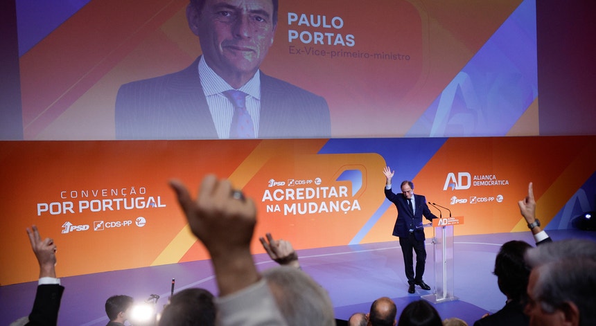 Paulo Portas disse ter ido à convenção da AD como "um ato de cidadania livre e um dever de consciência"
