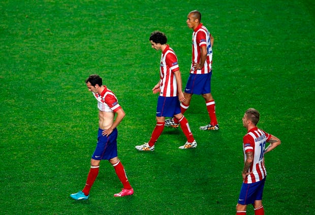 Jogadores do Atlético Madrid desolados com a derrota - Sergio Perez - REUTERS