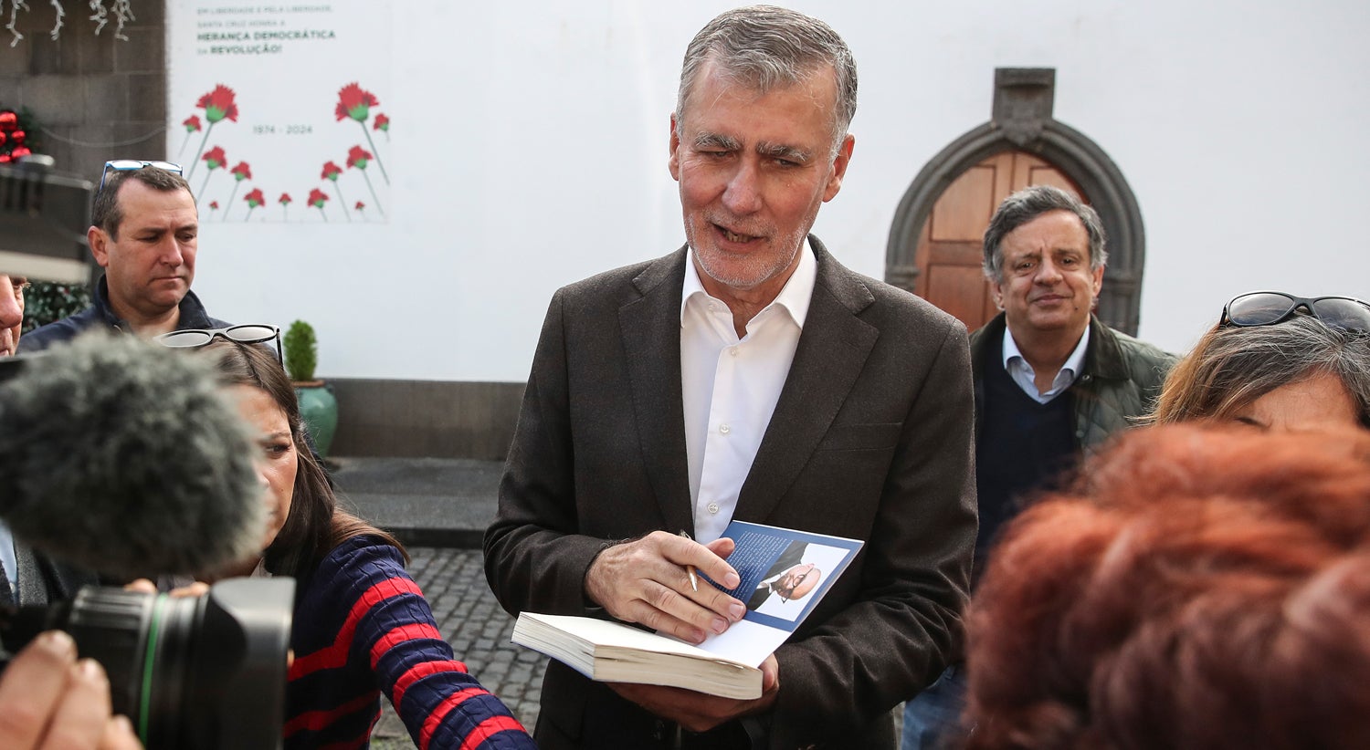 "S� ganhei o meu ordenado". Minist�rio P�blico investiga ajustes diretos na Marinha aprovados por Gouveia e Melo