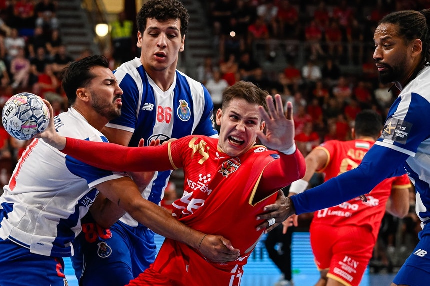Imagem de FC Porto estreia-se na `Champions` de andebol de 2026/27 com derrota em Veszprém