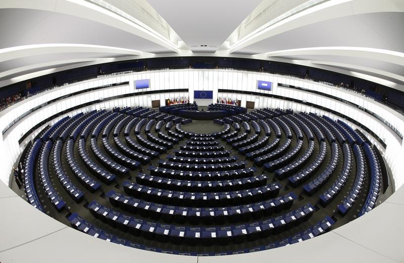 O novo site do Parlamento Europeu, lançado esta sexta-feira, permite perceber a composição do hemiciclo ao longo das últimas décadas 
