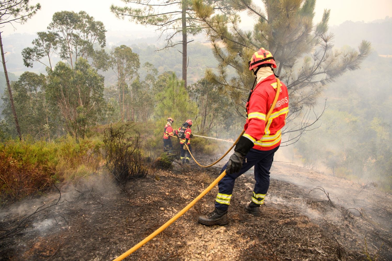 Fogo em Resende continua ativo