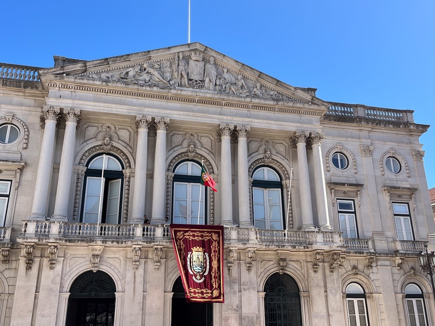 Imagem de Operação Lúmen. Secretário-geral da Câmara de Lisboa sujeito à suspensão do exercício de funções públicas