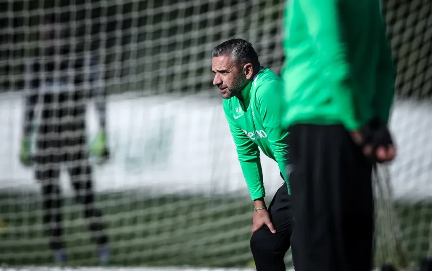 Imagem relacionada com a notícia: Rui Borges já treina de "leão" ao peito
