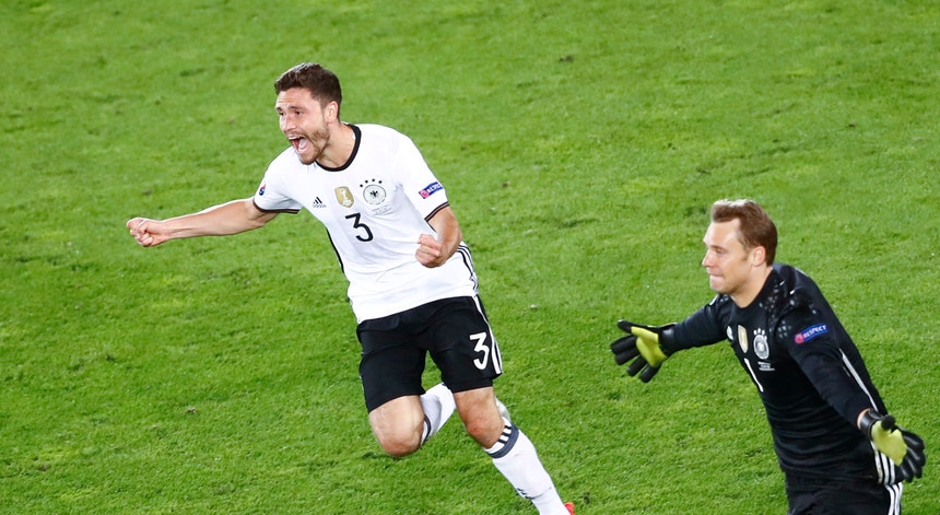 Alemanha garantiu a presença na meia-final após um longo desempate por penaltis frente a Itália.
