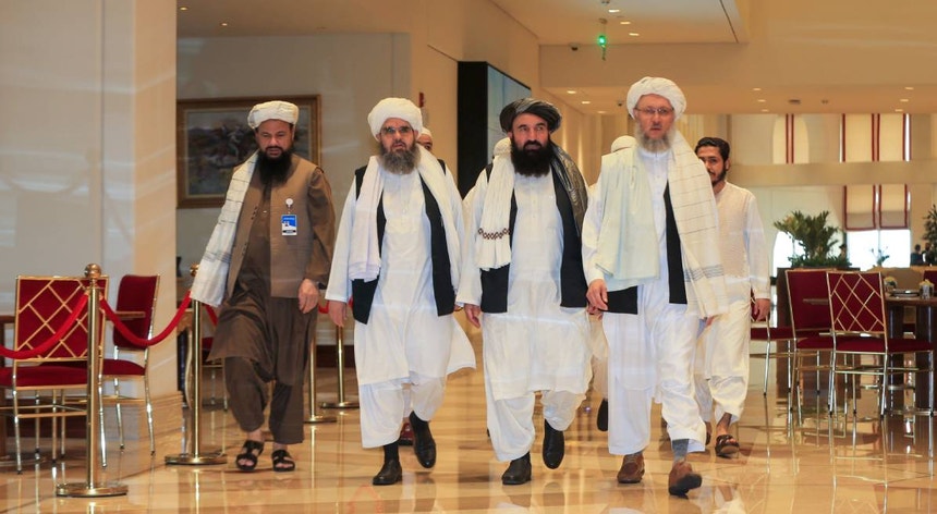 Representantes taliban participam nas negociações de paz no Qatar
