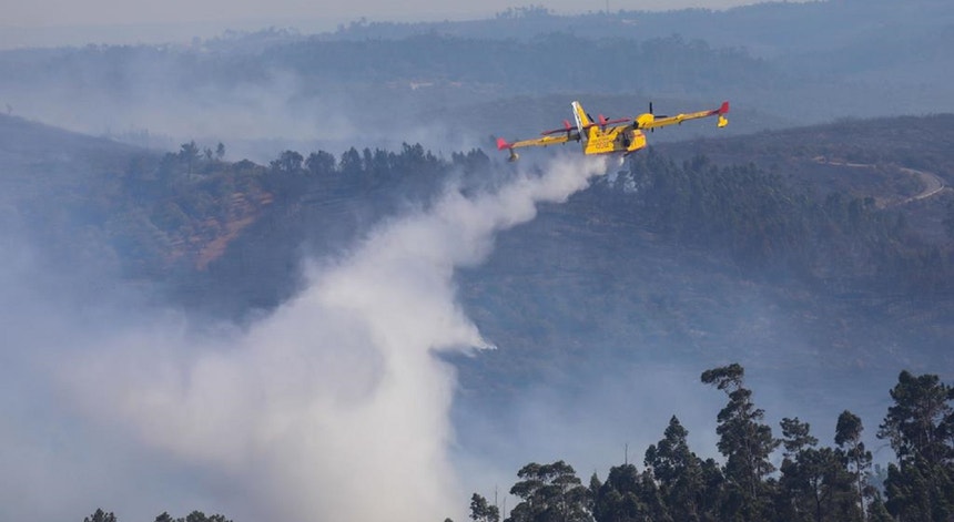 Portugal Rises Firefighting to Delta Level Amidst Helicopter Maintenance Challenges