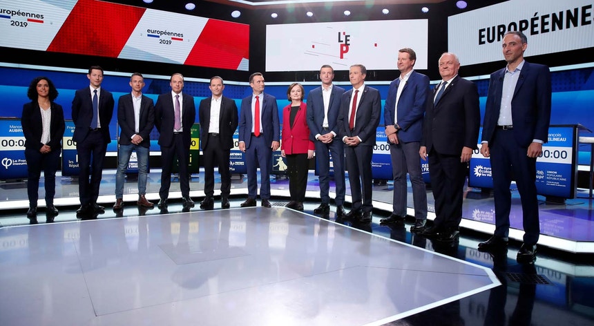 Debate durou cerca de três horas e meia e contou com 12 `cabeças de lista` às eleições europeias em França
