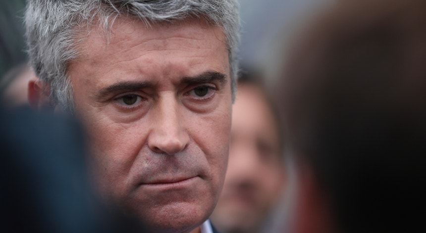 Combustíveis. Carneiro avisa que país "perde competitividade" face a Espanha