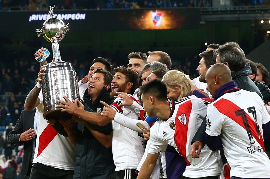 River Plate bate Boca Juniors e conquista Taça ...