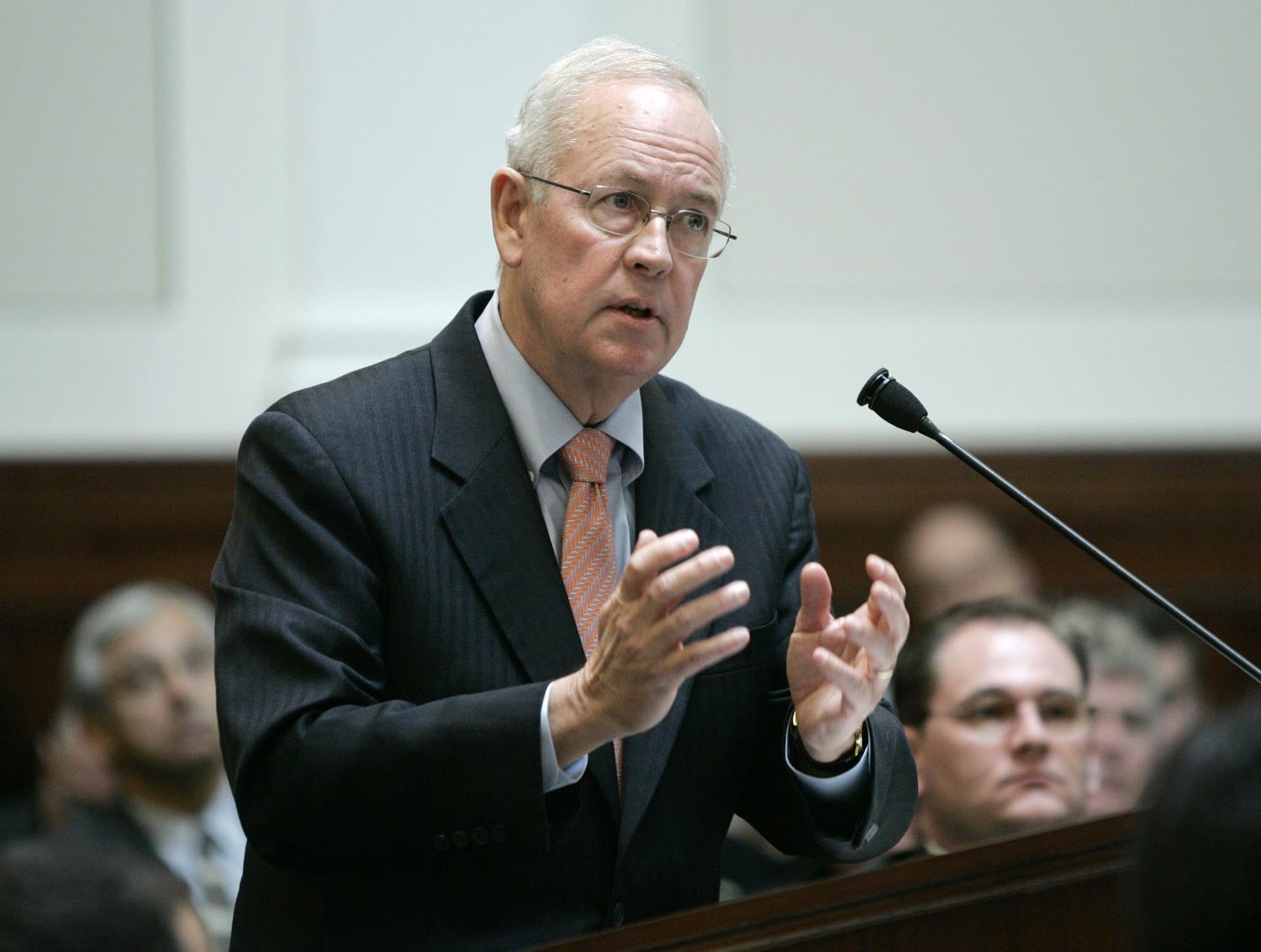 Kenneth Starr, ex-procurador nomeado para investigar caso Whitewater, integra equipa de defesa de Donald Trump. Foto Reuters