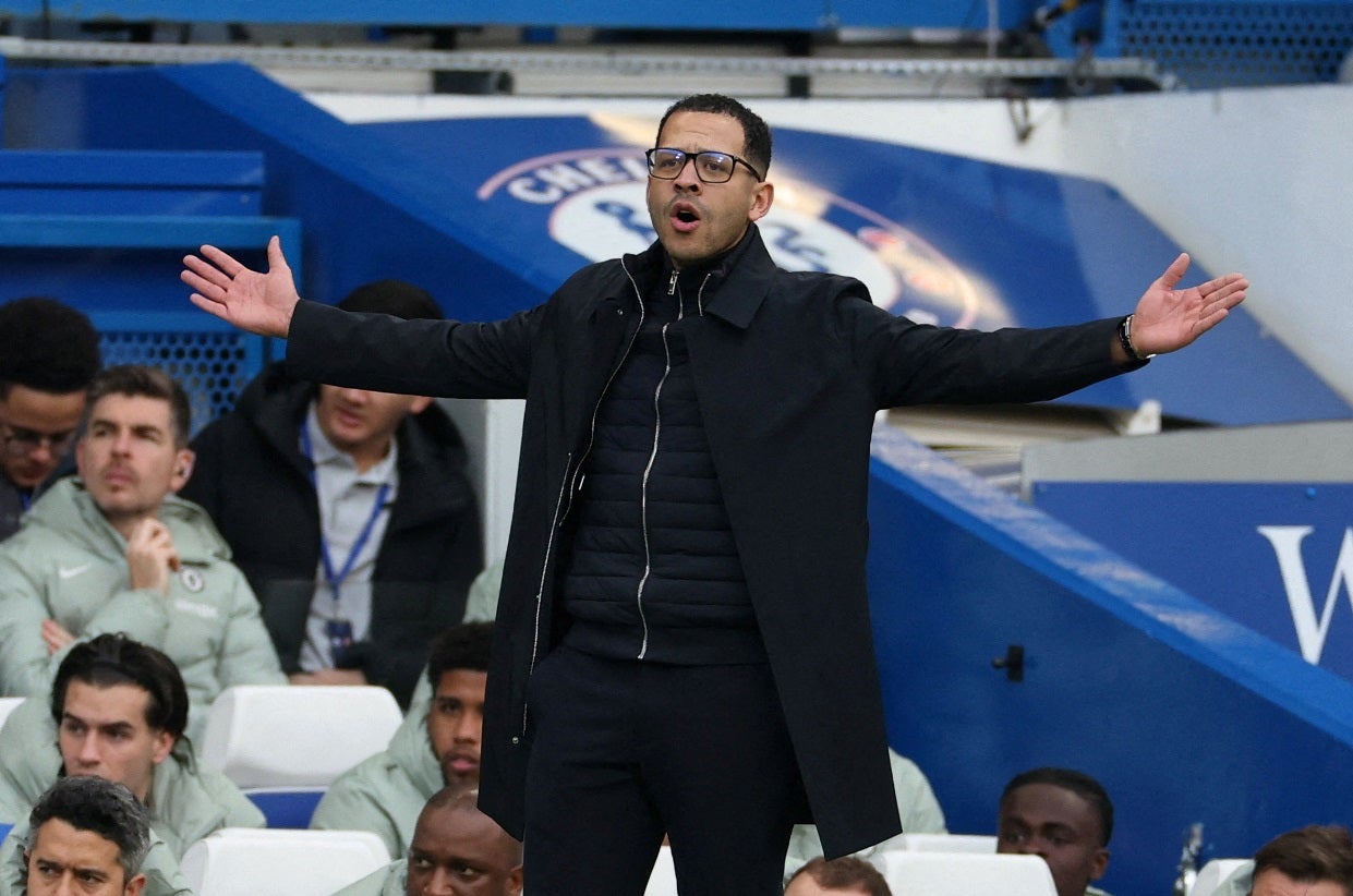 Chelsea despede treinador Liam Rosenior