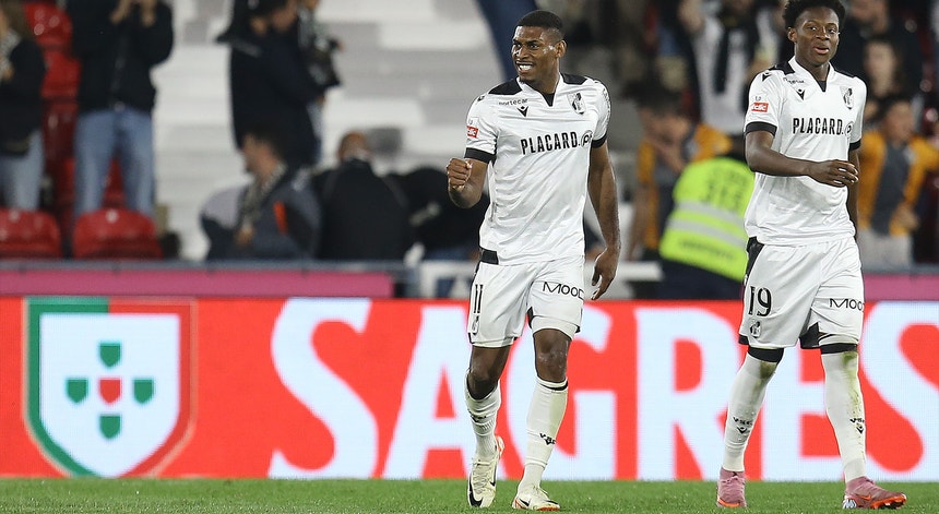 Imagem de Guimarães vence em Barcelos