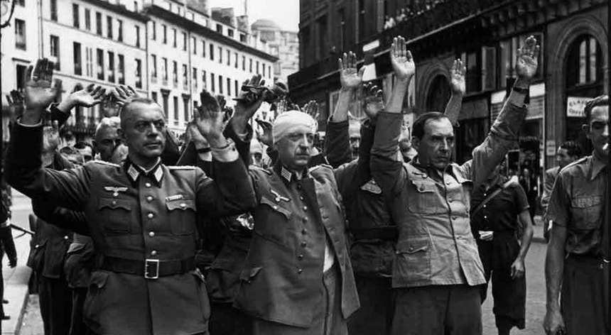 Oficiais alemães capturados após a rendição, em 1944
