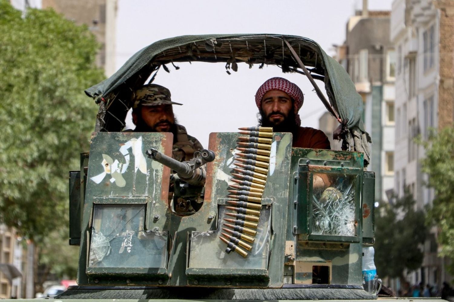 Organizações terroristas e inteligência artificial: Como os grupos extremistas tiram partido da nova tecnologia