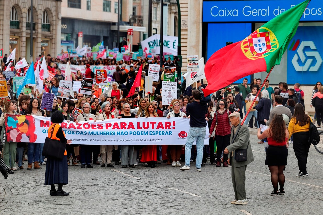 Lisboa. Manifestação Em Defesa Dos Direitos Das Mulheres