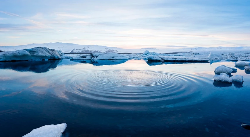 O aquecimento global altera a paisagem do Pólo Norte
