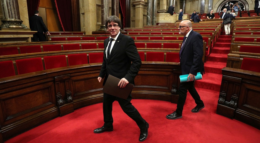 “Queremos suspender a declaração de independência por algumas semanas", declarou Puigdemont
