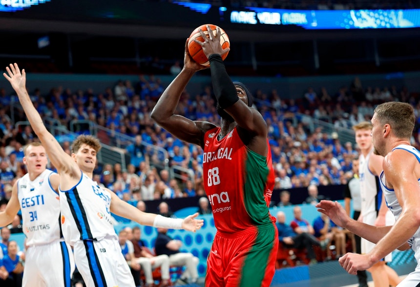 Neemias Queta nos pré-convocados de Portugal para a qualificação para Mundial de basquetebol