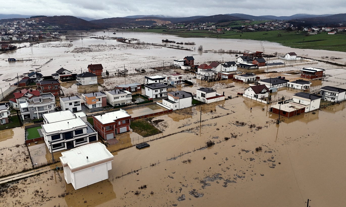Inunda��es em todo o Kosovo