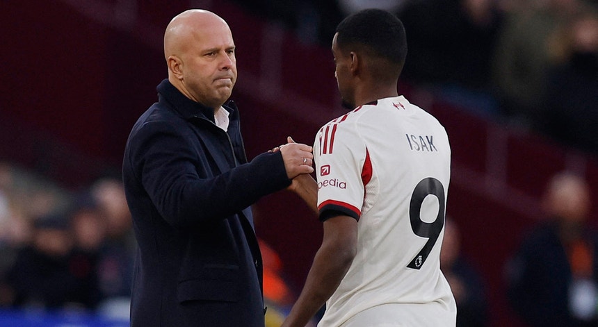 Liverpool dá `pontapé` na crise