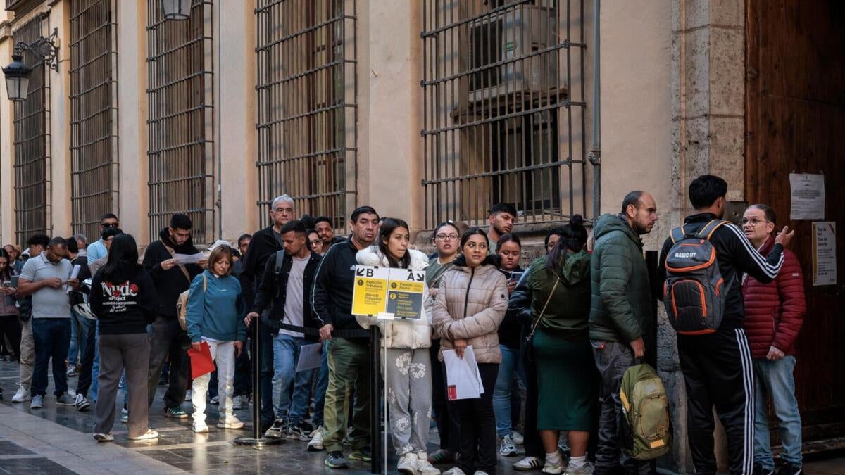 Comissário europeu considera que regularização de imigrantes