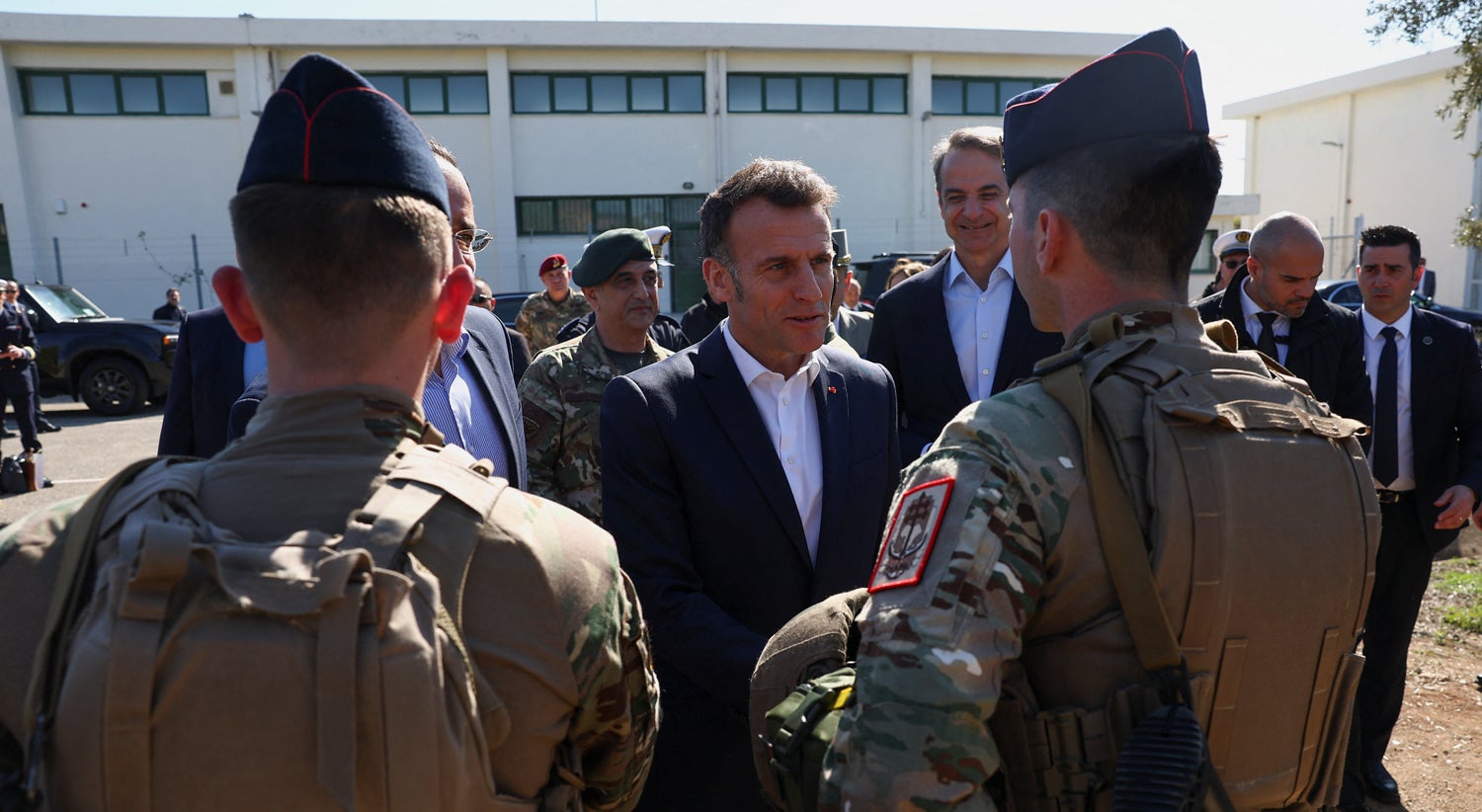 A rea��o de Macron � primeira baixa francesa. "Guerra no Ir�o n�o justifica tais ataques"