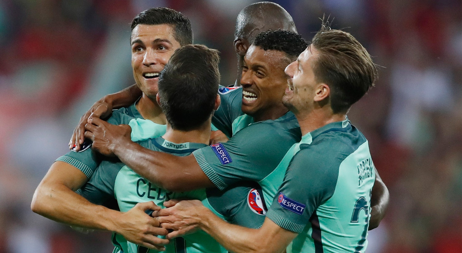  Carl Recine - Reuters 