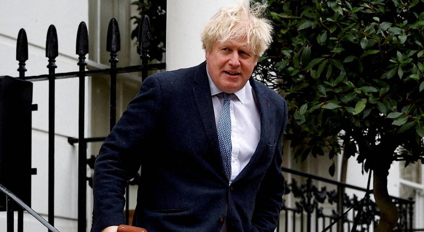 Deputados aprovam sanções contra Boris Johnson pelo caso "Partygate"