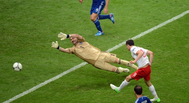 Lewandowski marcou o primeiro golo do Euro2012
