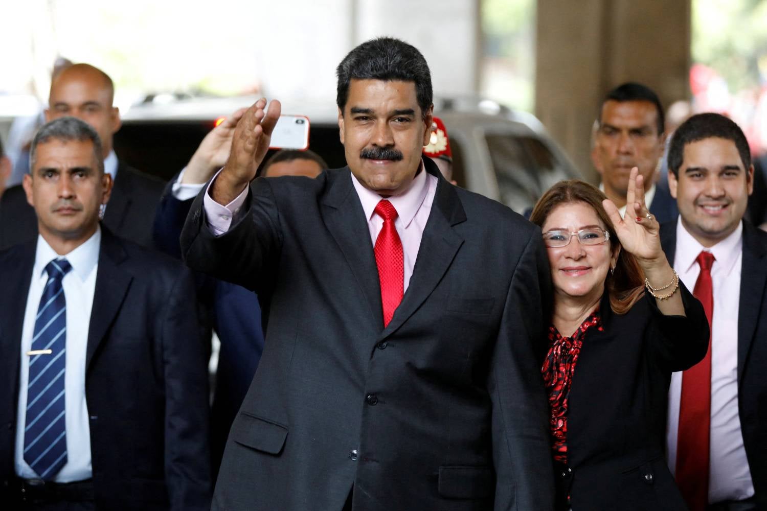 Explosions reported in Caracas. US confirms attack on Venezuela and capture of Maduro
